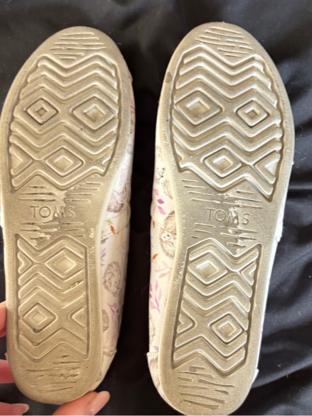 Toms Canvas Slip-Ons with Hedgehog & Floral Print - Cream & Pink Women’s Size 7 - Picture 10 of 10
